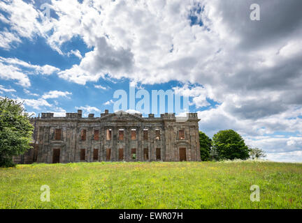 Sutton Scarsdale Hall. Die Ruine eines herrschaftlichen Hauses in der Nähe von Chesterfield in Derbyshire, England. Stockfoto