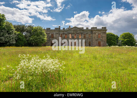 Sutton Scarsdale Hall. Die Ruine eines herrschaftlichen Hauses in der Nähe von Chesterfield in Derbyshire, England. Stockfoto
