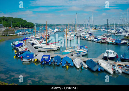 Boote im Hafen von Mylor, Cornwall Stockfoto