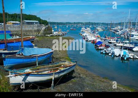 Boote im Hafen von Mylor, Cornwall, UK Stockfoto