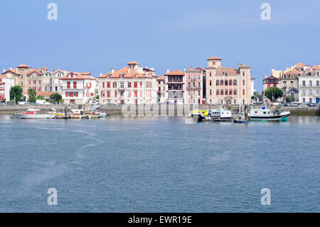 Horizontale Szene von Saint-Jean-de-Luz (Donibane Lohizune) Port. Pyrenees Atlantiques. Frankreich. Stockfoto