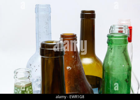 Glasflaschen, groß für Recycling und Umweltthemen verwendet. Stockfoto