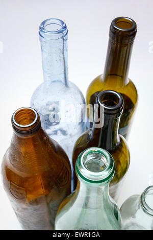 Glasflaschen, groß für Recycling und Umweltthemen verwendet. Stockfoto