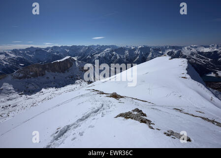 verschneite Bergpanorama rund um See Achensee, Rofan, Tirol, Österreich Stockfoto