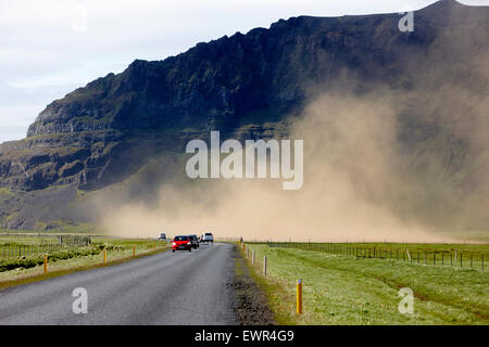 Staubsturm gesprengt aus frisch gepflügten Feld bei der Entstehung von Bodenerosion Island Stockfoto