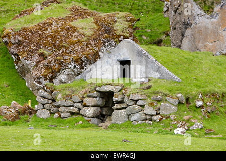 Rasen-Rasen überdachten alten Schafen Hütte Island Stockfoto