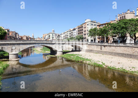 Alte Steinbrücke in Girona, Katalonien, Spanien Stockfoto