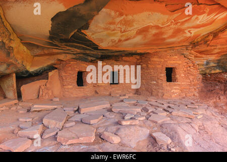 Gefallenen Dach Ruine Ruinen indischen in North Fork des Mule Canyon, Cedar Mesa, Utah, USA. Stockfoto