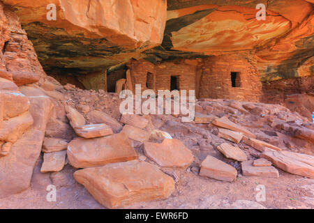 Gefallenen Dach Ruine Ruinen indischen in North Fork des Mule Canyon, Cedar Mesa, Utah, USA. Stockfoto