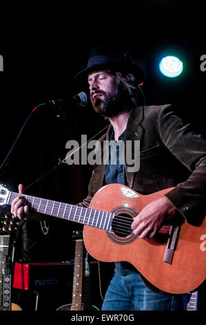 Jon Allen, Sängerin startet sein dritte Album Deep River am Halbmond Veranstaltungsort in Putney, London Stockfoto