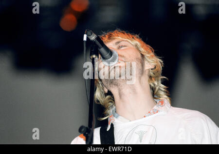 Kurt Cobain, lead-Sänger von Seattle ansässige Grunge-Rock-Band Nirvana, auf der Bühne während der Performance des Konzerns Headliner auf dem Reading Festival. 30. August 1992. Stockfoto