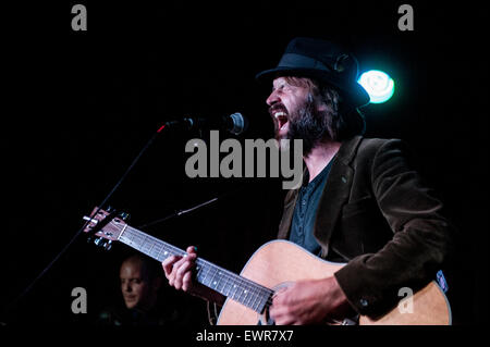 Jon Allen, Sängerin startet sein dritte Album Deep River am Halbmond Veranstaltungsort in Putney, London Stockfoto