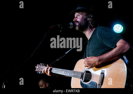 Jon Allen, Sängerin startet sein dritte Album Deep River am Halbmond Veranstaltungsort in Putney, London Stockfoto