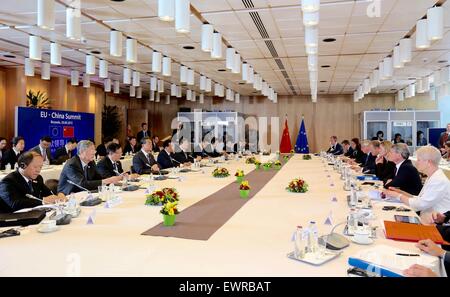 Brüssel, Belgien. 29. Juni 2015. Der 17. China-EU Staats-und Regierungschefs in Brüssel, Belgien, 29. Juni 2015 treffen. Der chinesische Ministerpräsident Li Keqiang, Präsident des Europäischen Rates, Donald Tusk und Präsident der Europäischen Kommission Jean-Claude Juncker unter dem gemeinsamen Vorsitz der Sitzung. © Ding Lin/Xinhua/Alamy Live-Nachrichten Stockfoto