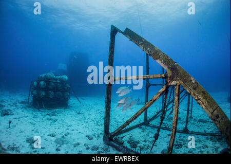 Offshore-Strukturen und Lagertanks angegliedert an das Aquarius-Habitat. Stockfoto