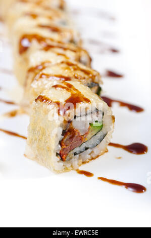 Makro Nahaufnahme von frischem Sushi Kombination Sortiment Auswahl Stockfoto