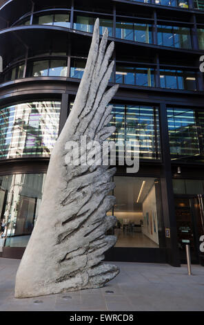 City-Wing, eine Bronzeskulptur von Christopher Le Brun, PRA, im Jahr 2013. Stockfoto