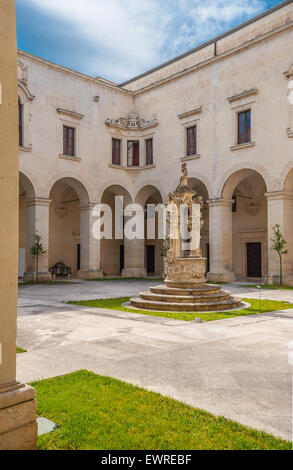 Italien Apulien Salento Cathedral Square Lecce Diözesan Museum Kloster mit gut Stockfoto