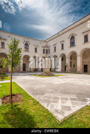 Italien Apulien Salento Cathedral Square Lecce Diözesan Museum Kloster mit gut Stockfoto