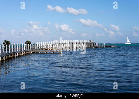 Das Dock im Las Terrazas Resort in Belize. Stockfoto