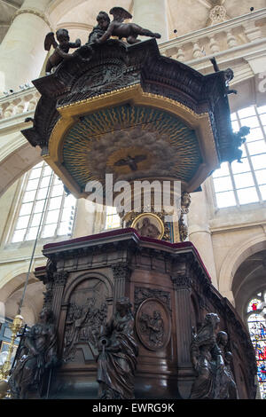 Im Inneren Kirche, Eglise Saint-Etienne-du-Mont.Near Pantheon,Paris,France.Shrine von Ste Genevieve, Schutzpatronin von Paris. Stockfoto