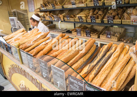 Waren zum Verkauf an riesigen Supermarkt in Creteil in Vororten von Paris, Frankreich. Stockfoto