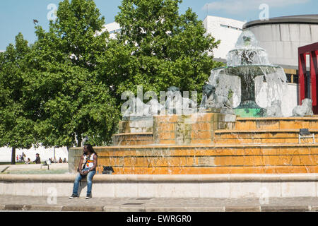 Parc De La Villette, Wissenschaft und Kultur-Zone, Bezirk, Stadt der Wissenschaft und Industrie, Gärten, Torheiten, darunter Konzert-Locations. Stockfoto