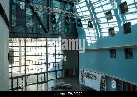 Parc De La Villette, Wissenschaft und Kultur-Zone, Bezirk, Stadt der Wissenschaft und Industrie, Gärten, Torheiten, darunter Konzert-Locations. Stockfoto