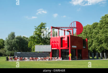 Parc De La Villette, Wissenschaft und Kultur-Zone, Bezirk, Stadt der Wissenschaft und Industrie, Gärten, Torheiten, darunter Konzert-Locations. Stockfoto