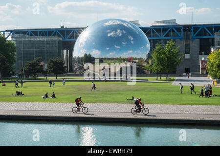 Parc De La Villette, Wissenschaft und Kultur-Zone, Bezirk, Stadt der Wissenschaft und Industrie, Gärten, Torheiten, darunter Konzert-Locations. Stockfoto