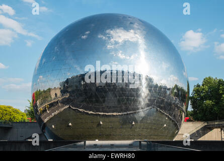 Parc De La Villette, Wissenschaft und Kultur-Zone, Bezirk, Stadt der Wissenschaft und Industrie, Gärten, Torheiten, darunter Konzert-Locations. Stockfoto