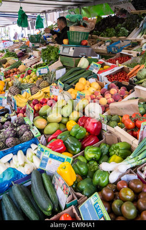 Paris, Frankreich, Marché, Aligre, Obst, Markt, Outdoor, Paris, frisch, Französische pflanzliche Verkäufer, Gemüse, Verkäufer, Stockfoto