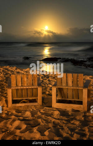 Stühle und Monduntergang. Hawaii, Big Isalnd. Stockfoto