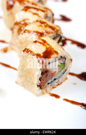 Makro Nahaufnahme von frischem Sushi Kombination Sortiment Auswahl Stockfoto