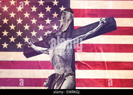 Religiöses Konzept, das Christentum in den Vereinigten Staaten von Amerika mit Jesu Christi Kreuzigung gegen USA Flagge, Retro getönten Effekt Stockfoto