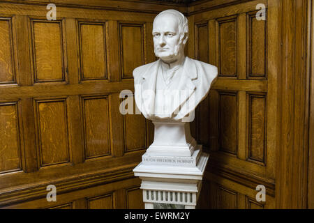 Liverpool Central Library Hugh Frederick Hornby-Statue im preisgekrönten Zentralbibliothek, Liverpool Stockfoto