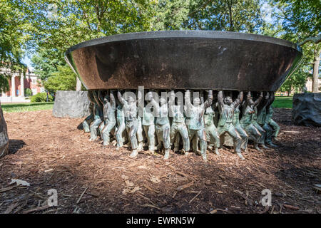 Unbesungenen Gründer-Denkmal auf dem Campus der University of North Carolina in Chapel Hill. Stockfoto