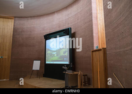 Strohballen Theater Institut der WISE Wales für nachhaltige Bildung bei Katze, Machynlleth, Powys, Wales, Stockfoto