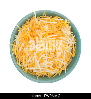 Draufsicht auf eine kleine Schüssel gefüllt mit weißen geschreddert Cheddar, scharfen Cheddar und milden Cheddar-Käse Stockfoto