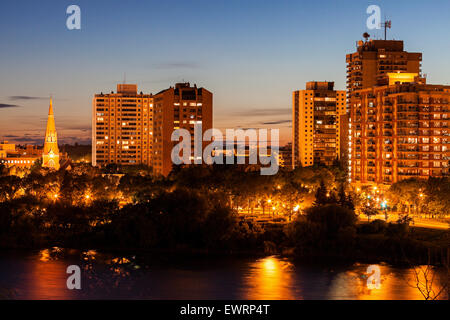 Skyline von Saskatoon. Saskatoon, Saskatchewan, Kanada Stockfoto