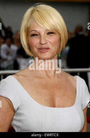 Ellen Barkin besucht der Los-Angeles-Premiere von "Ocean's Thirteen" Stockfoto