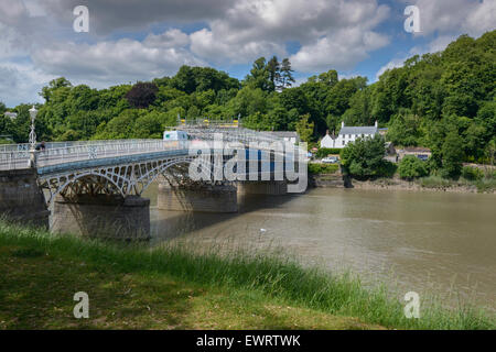 Alten Wye Brücke über Fluss Wye von Chepstow Seite der Brücke, auf der Suche nach England. Gerüst auf Brücke zur Reparatur oder zum Malen Stockfoto