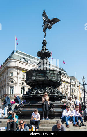 Statue von Anteros auf Shaftesbury Memorial Fountain, Piccadilly Circus, West End, Greater London, England, Vereinigtes Königreich Stockfoto