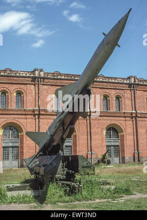 Leningrad, Russland. 24. Juni 1989. Eine veraltete Luft-Verteidigung-Rakete auf dem Display in der UdSSR Verteidigung Ministerium für historische militärische Museum der Artillerie, Ingenieur & Signal Truppen in Leningrad © Arnold Drapkin/ZUMA Draht/Alamy Live News Stockfoto