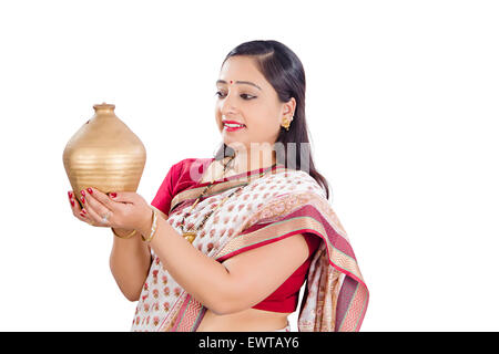 1 indische Frau sparen Geld Piggy Bank Stockfoto