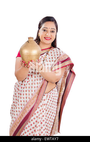 1 indische Frau sparen Geld Piggy Bank Stockfoto