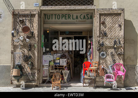 Alte italienische junk Shop in San Quirico d'Orcia, Toskana, Italien Stockfoto