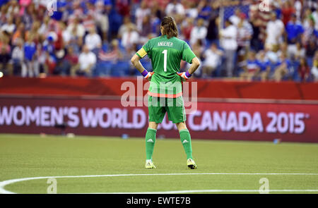 Montreal, Kanada. 30. Juni 2015. Deutschlands Torwart Nadine Angerer während der FIFA Frauen WM 2015 Semi final Fußball match zwischen USA und Deutschland im Olympiastadion in Montreal, Kanada, 30. Juni 2015. Foto: Carmen Jaspersen/Dpa/Alamy Live News Stockfoto