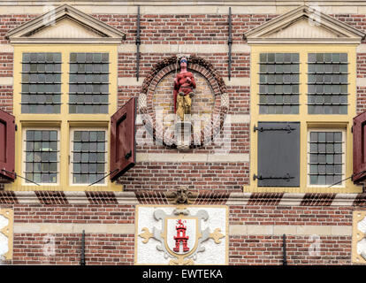 Detaillierte Ansicht der Fassade des Rathauses (stammt aus dem Jahre 1588) und im Stil der niederländischen Renaissance, Oudewater, Utrecht, Niederlande Stockfoto