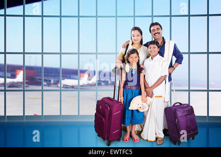 South Indian Eltern und Kinder Passagier glückliche Reise Stockfoto